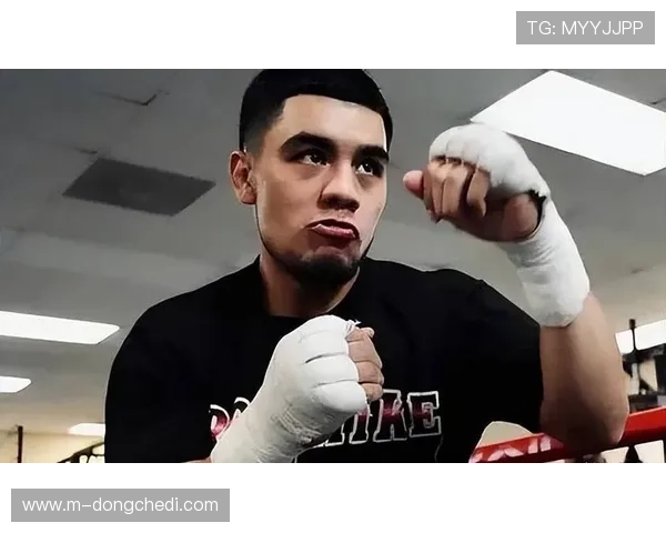 埃斯皮诺萨刺拳控制战术瓦解赫盖反扑,家乡作战展羽量级统治力 埃斯皮诺萨刺拳控制战术瓦解赫盖反扑,家乡作战展羽量级统治力